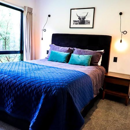 Black Barn Modern: Luxe Martinborough Escape Kültér fotó