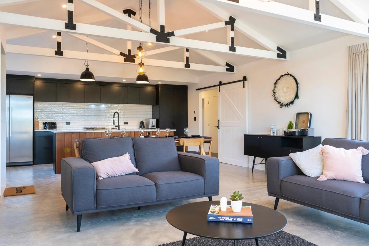 Black Barn Modern: Luxe Martinborough Escape Kültér fotó
