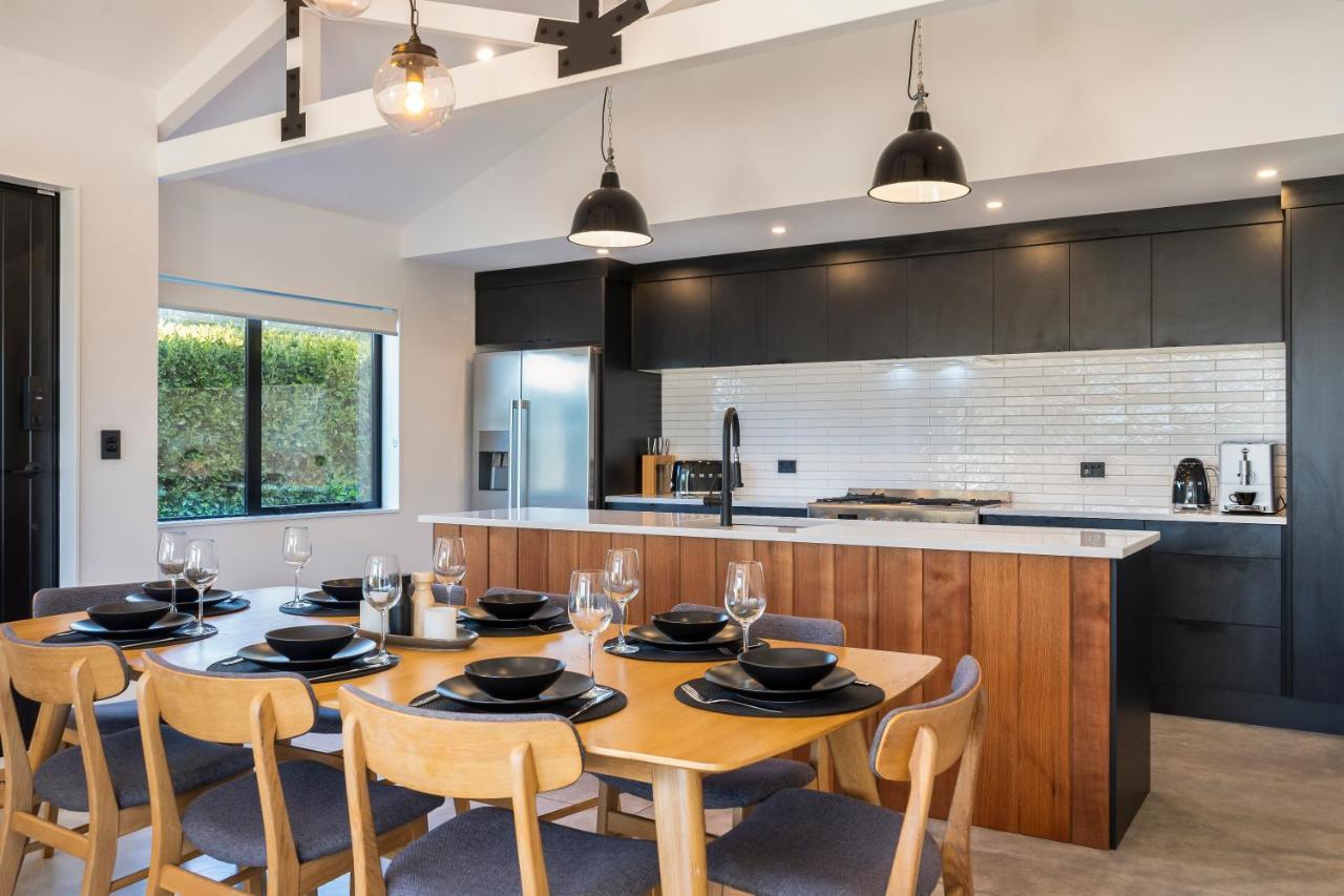 Black Barn Modern: Luxe Martinborough Escape Kültér fotó