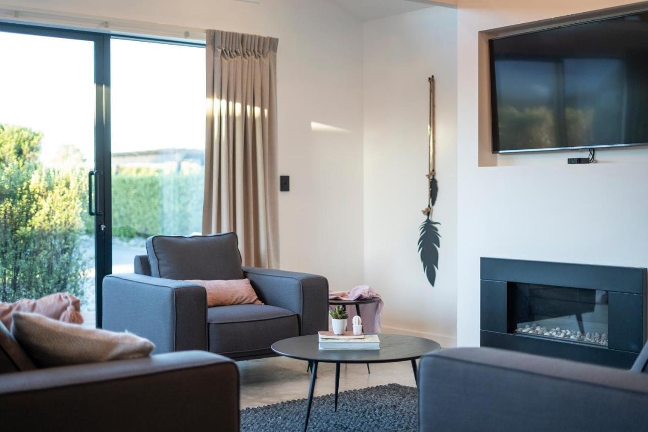 Black Barn Modern: Luxe Martinborough Escape Kültér fotó