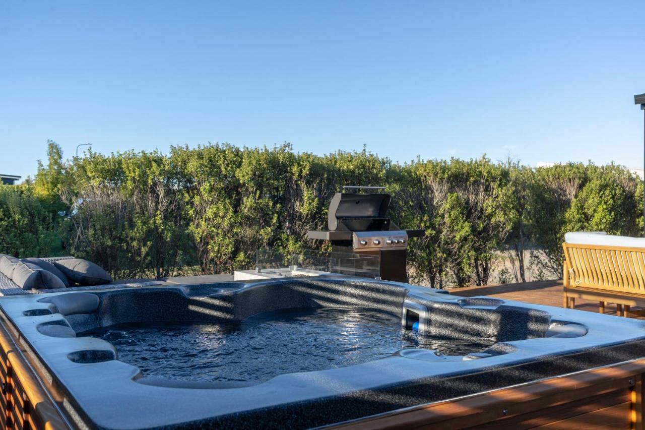 Black Barn Modern: Luxe Martinborough Escape Kültér fotó