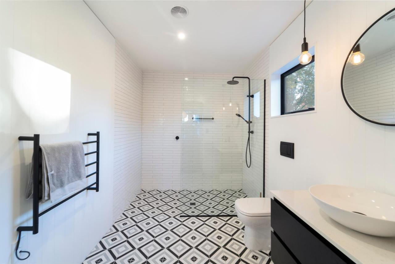 Black Barn Modern: Luxe Martinborough Escape Kültér fotó