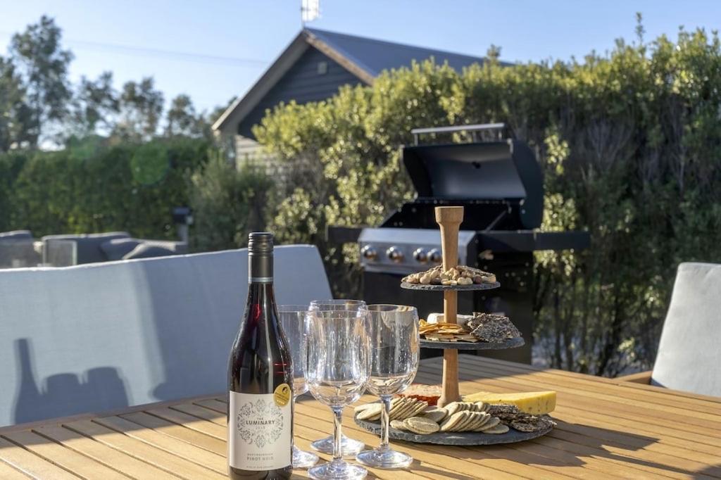 Black Barn Modern: Luxe Martinborough Escape Kültér fotó