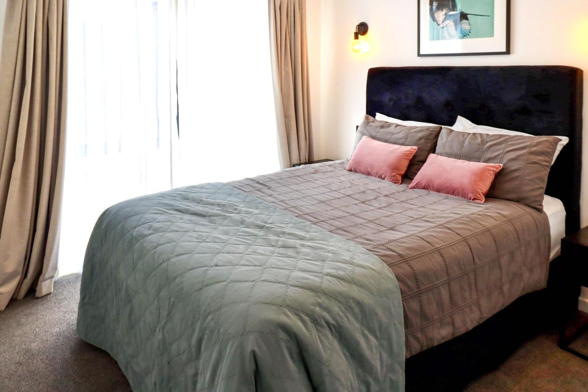 Black Barn Modern: Luxe Martinborough Escape Kültér fotó