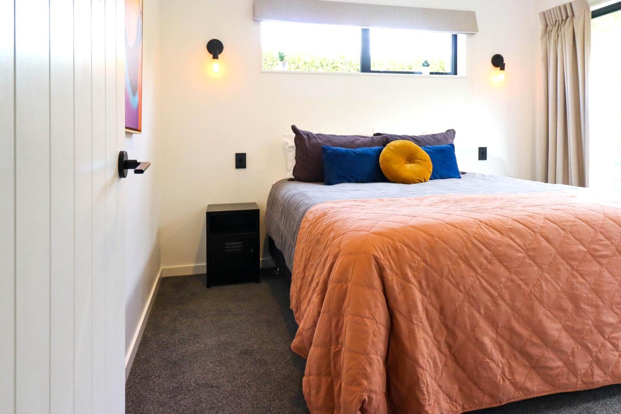 Black Barn Modern: Luxe Martinborough Escape Kültér fotó